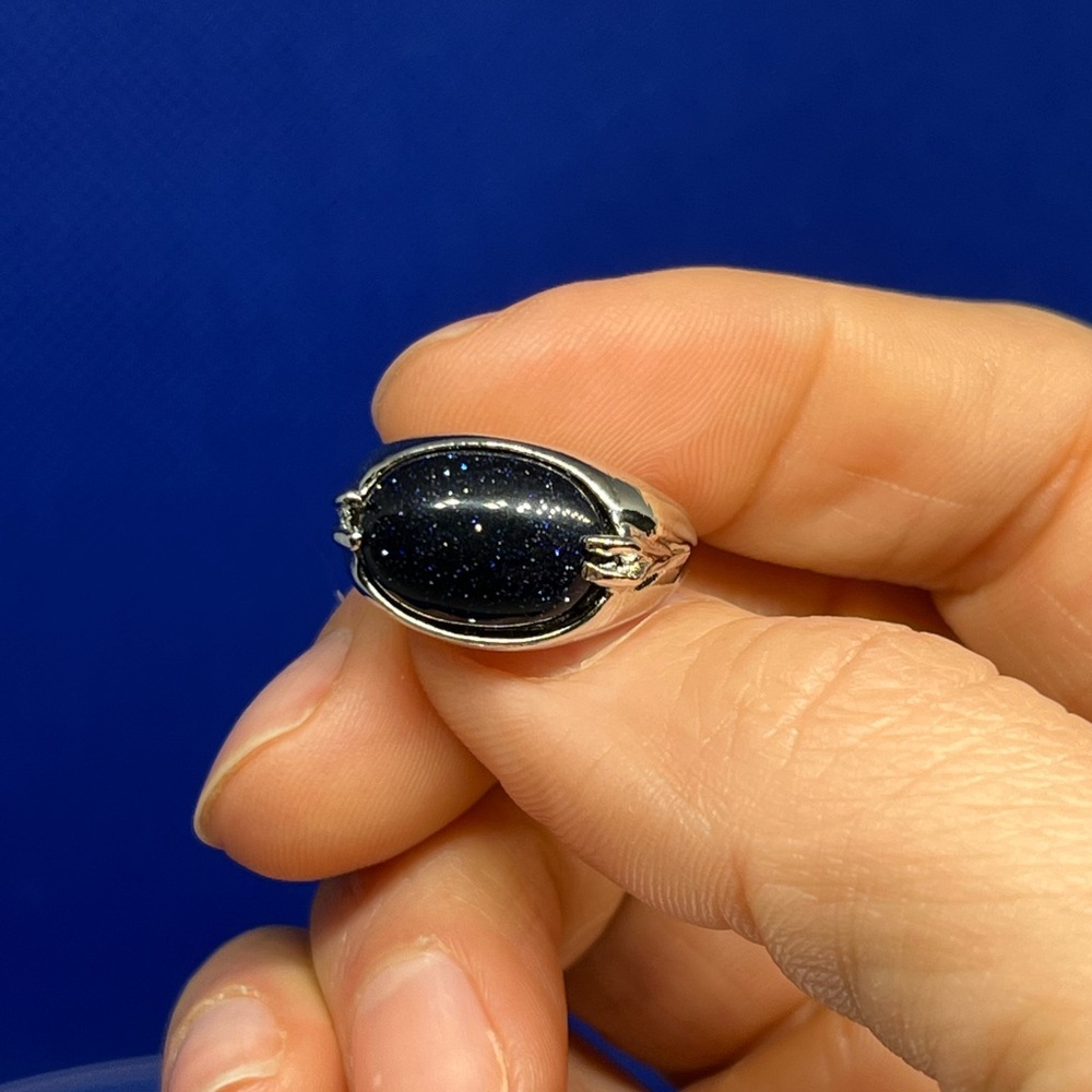 NWT Size 7 Stone Ring
